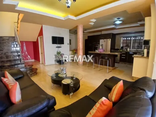 Se Alquila Casa en Excelente zona residencial Coro Edo. Falcón - 2