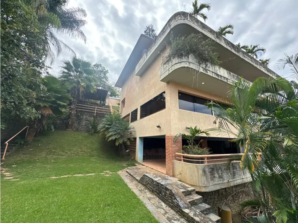 Se vende casa 1985m² 9h+2s/12b/5p Cerro Verde