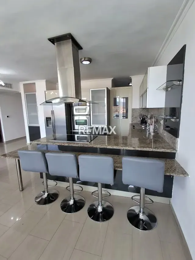 En Venta Exclusivo PH en el CR Carenero Yacht Club - 4