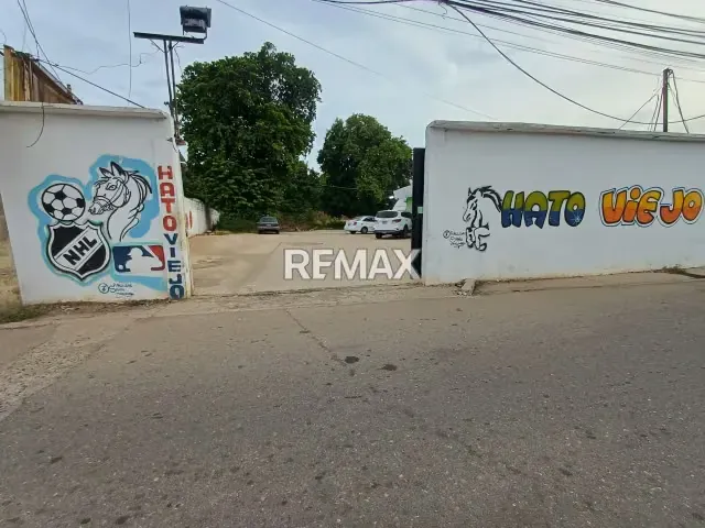 Locales comerciales mas terreno comercial en venta en el Sector Puerto Rico, Hato Viejo