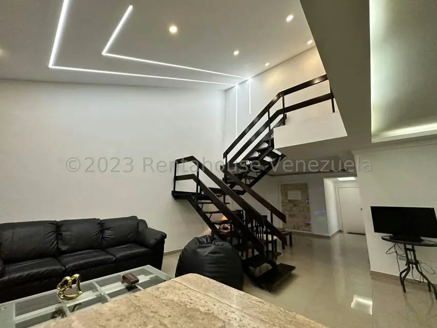 Apartamento (1 Nivel) en Venta en La Urbina, Distrito Metropolitano - 2