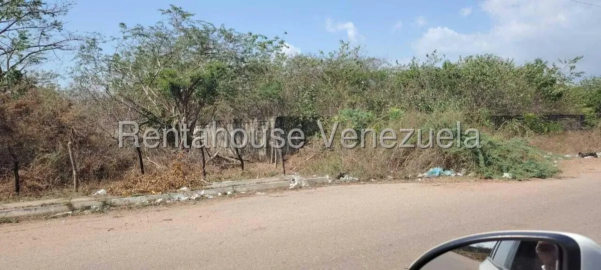 Terreno (Industrial) en Venta en Avenida Vargas, Zulia - 3