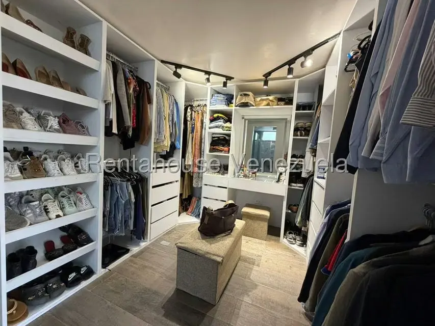 Casa (Multipes Niveles) en Venta en Prados del Este, Distrito Metropolitano - 9
