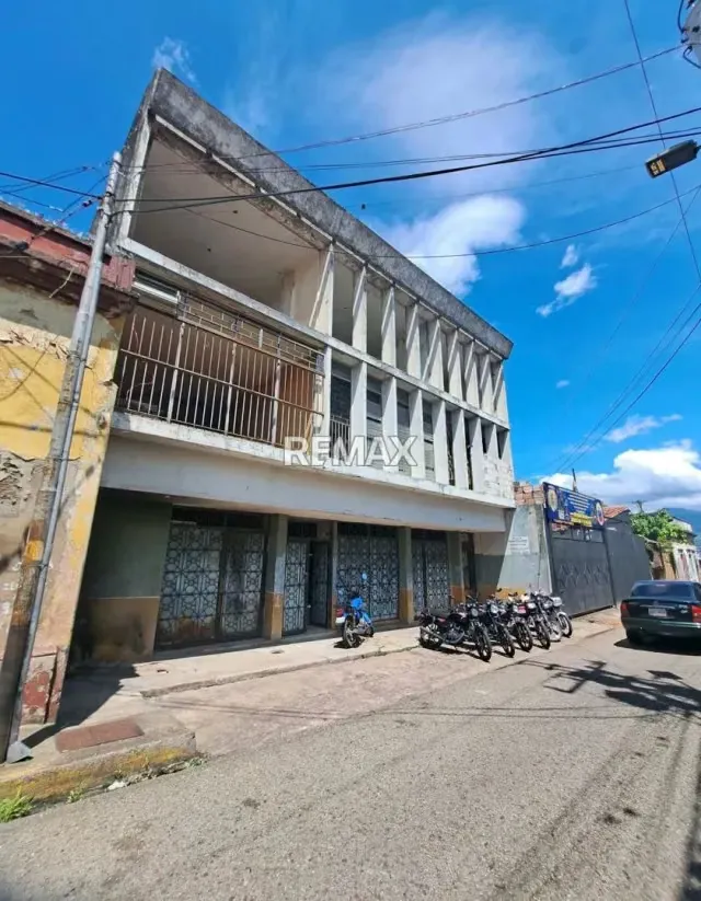 En venta Edificio en obra gris de 3 pisos en el Centro - 7