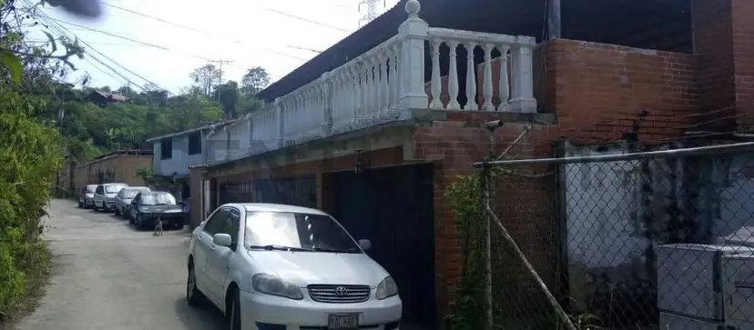 Venta de casa con terreno en Hoyo de la puerta