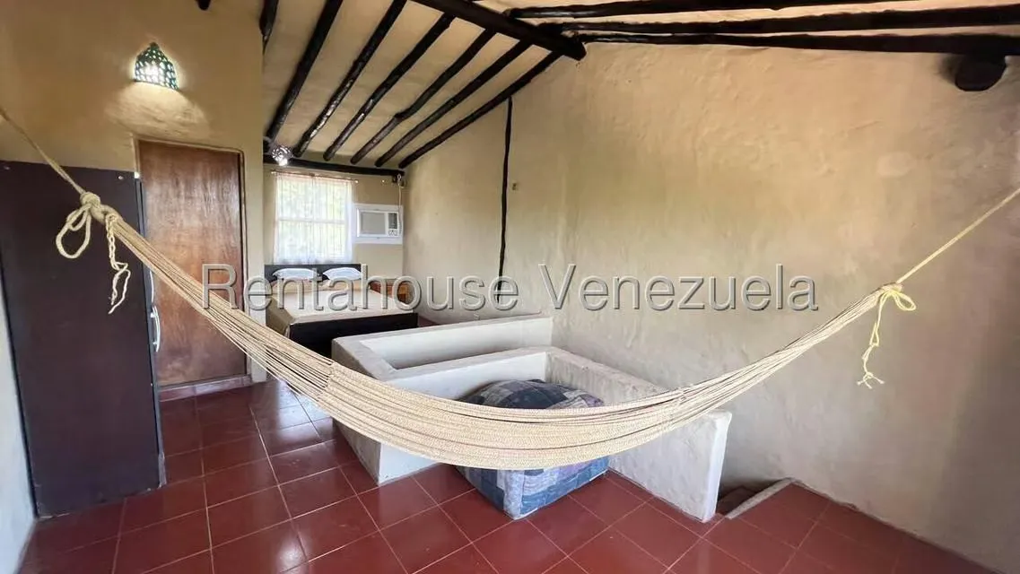Townhouse (Duplex) en Venta en Playa Parguito, Nueva Esparta - 12