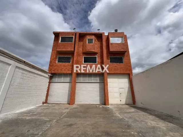 Local con galpón y oficinas en Santa Rosa