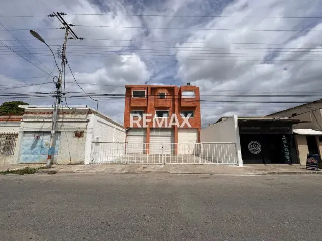 Local con galpón y oficinas en Santa Rosa - 19