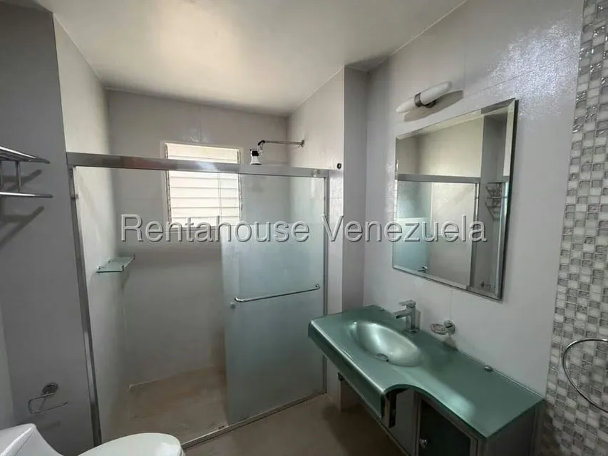 Apartamento (1 Nivel) en Alquiler en Los Palos Grandes, Distrito Metropolitano - 8