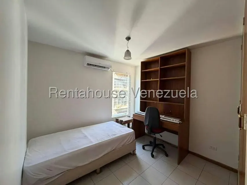 Apartamento (1 Nivel) en Alquiler en Los Palos Grandes, Distrito Metropolitano - 9