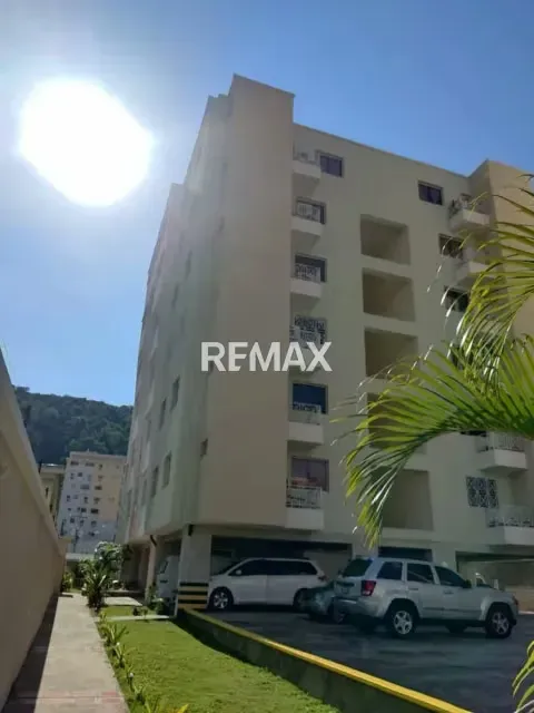 En Venta Apartamento AMOBLADO. Sector Las Acacias. Valera
