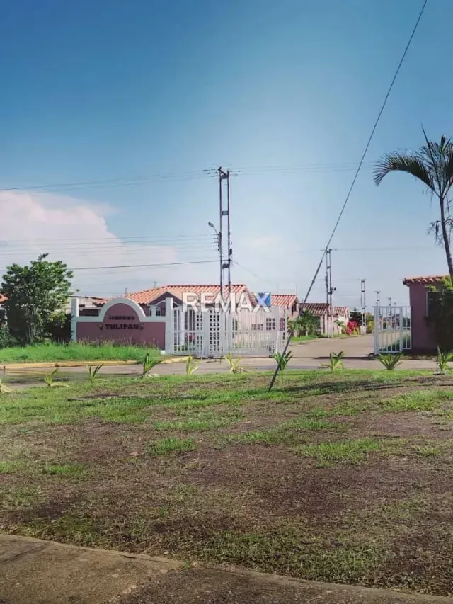 Alquila casa en la Urbanización Jardines de San Jaime, Zona Industrial. - 2
