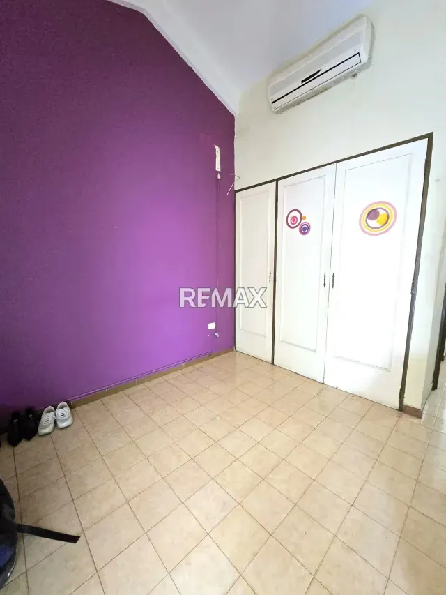 VENTA DE CASA COMERCIAL PARA REMODELAR PREBO I A PIE DE CALLE - 12