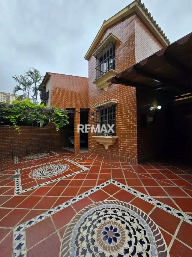 VENTA DE CASA COMERCIAL PARA REMODELAR PREBO I A PIE DE CALLE - 2