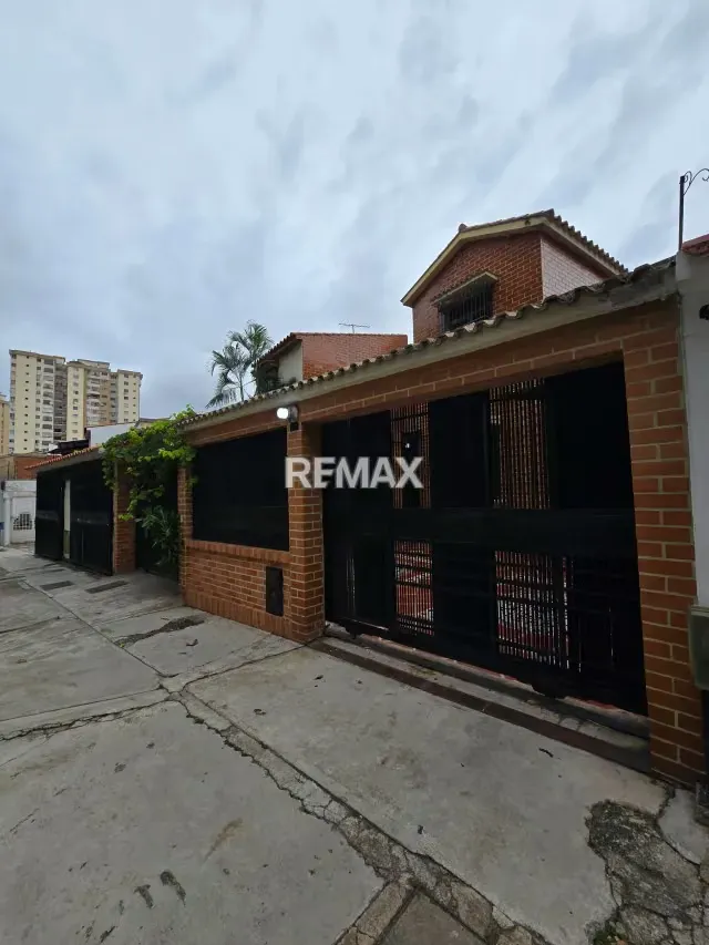 VENTA DE CASA COMERCIAL PARA REMODELAR PREBO I A PIE DE CALLE - 3