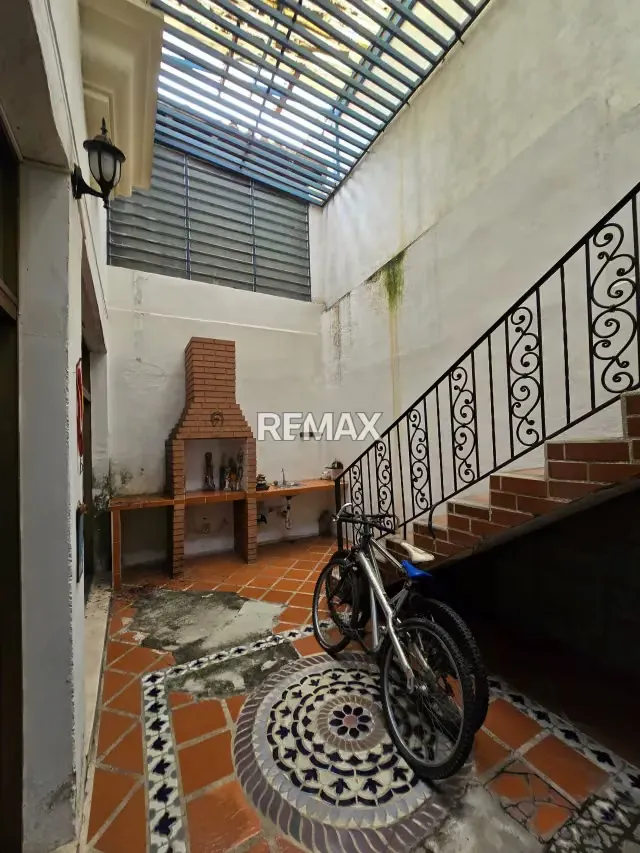 VENTA DE CASA COMERCIAL PARA REMODELAR PREBO I A PIE DE CALLE - 9