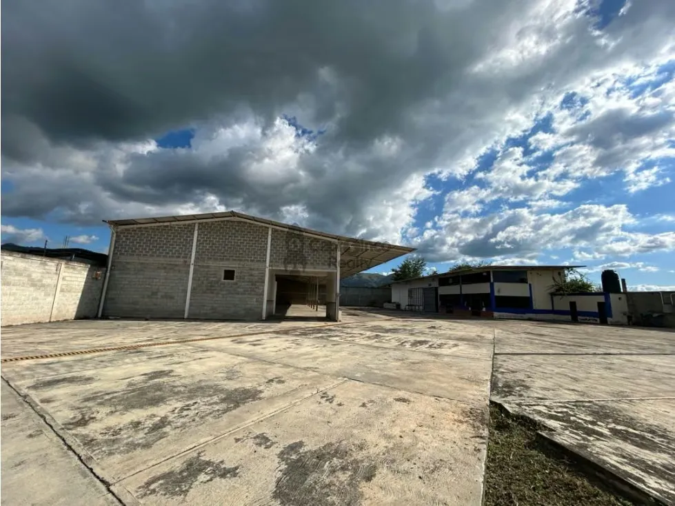 GALPON INDUSTRIAL Y TERRENO EN VENTA BEJUMA ORILLA DE AUTOPISTA - 2
