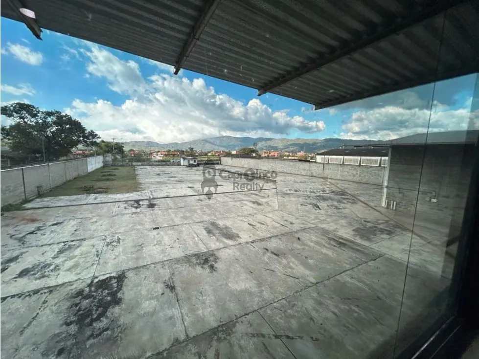 GALPON INDUSTRIAL Y TERRENO EN VENTA BEJUMA ORILLA DE AUTOPISTA - 18
