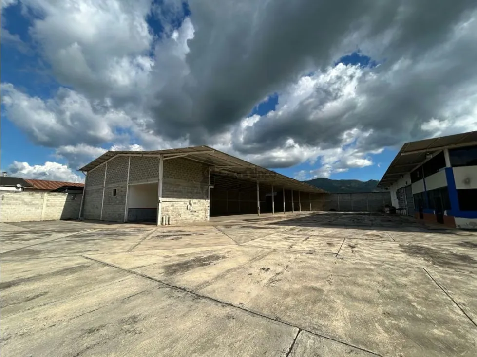GALPON INDUSTRIAL Y TERRENO EN VENTA BEJUMA ORILLA DE AUTOPISTA - 3
