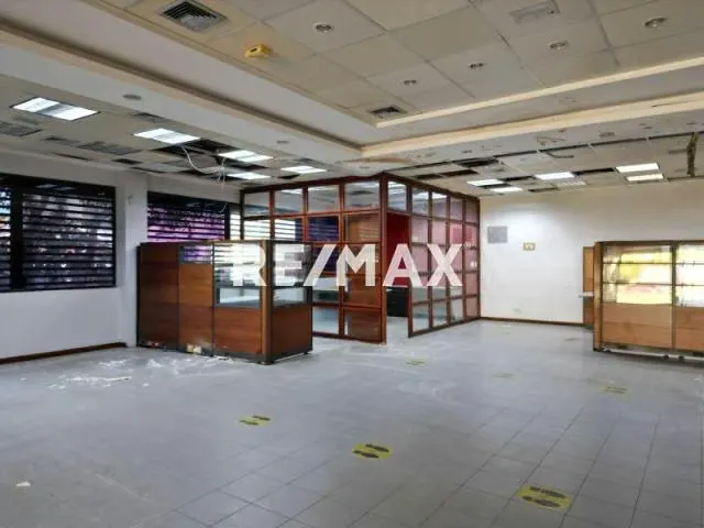 Excelente Local en Venta en Av Bella Vista - 2