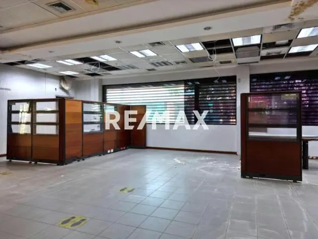 Excelente Local en Venta en Av Bella Vista - 3