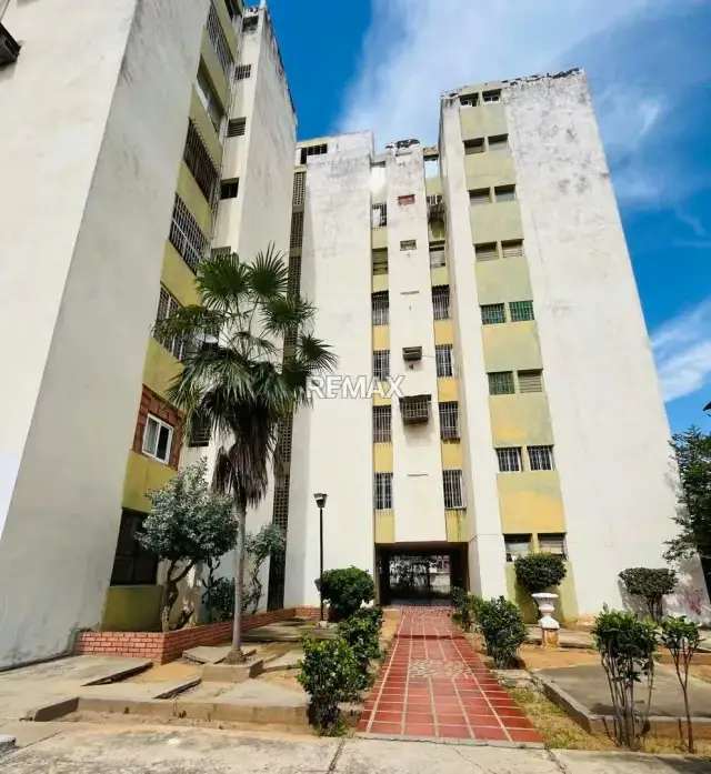 APTO EN CONJ. RES. LA FLORESTA. EDIF CARABOBO