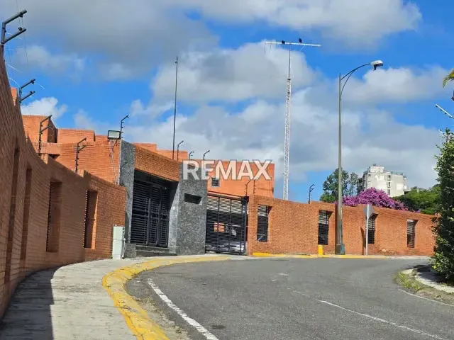 VENDO TOWNHOUSE EN LOMAS DE LA TRINIDAD 300 M2