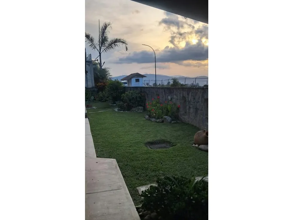 Se vende casa 360m² 4h/3.5b/5p Los Naranjos