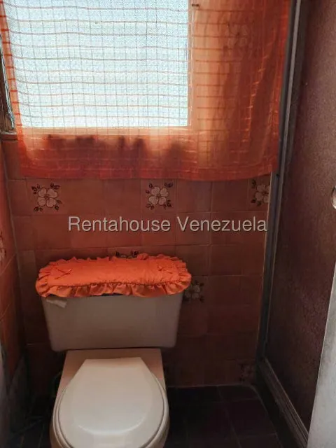 Apartamento (1 Nivel) en Alquiler en El Valle, Distrito Metropolitano - 11