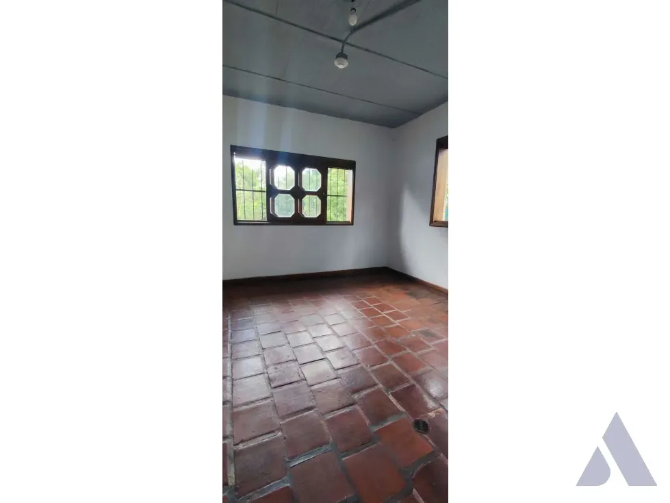 Alquilo locales desde 11 hasta 17m2 Mini Centro Comercial El Hatillo - 2