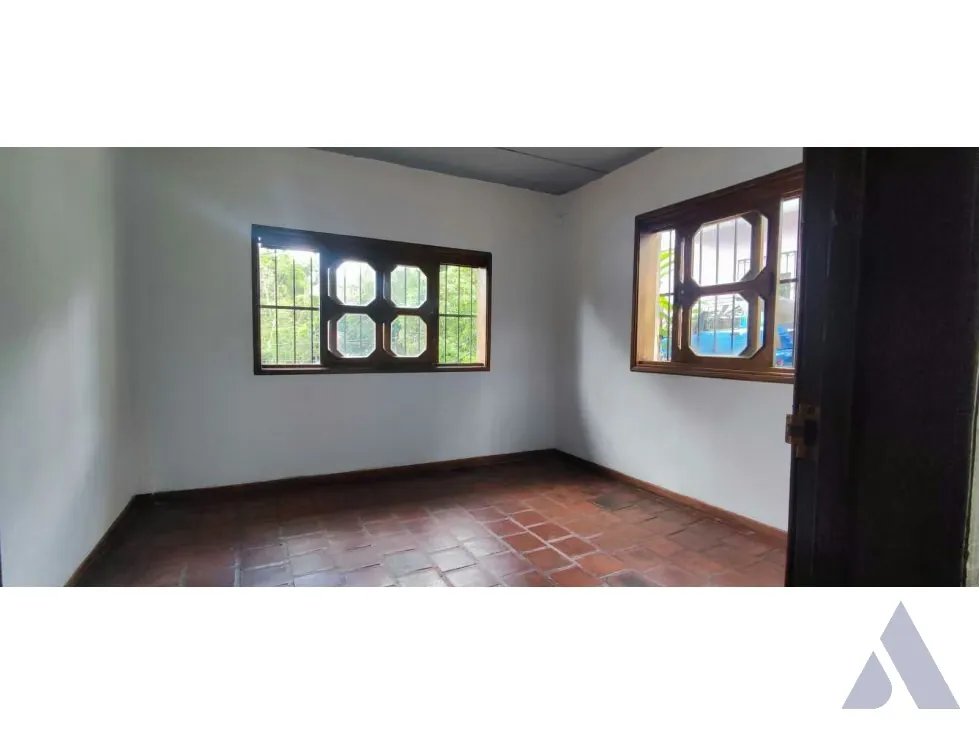 Alquilo locales desde 11 hasta 17m2 Mini Centro Comercial El Hatillo - 3