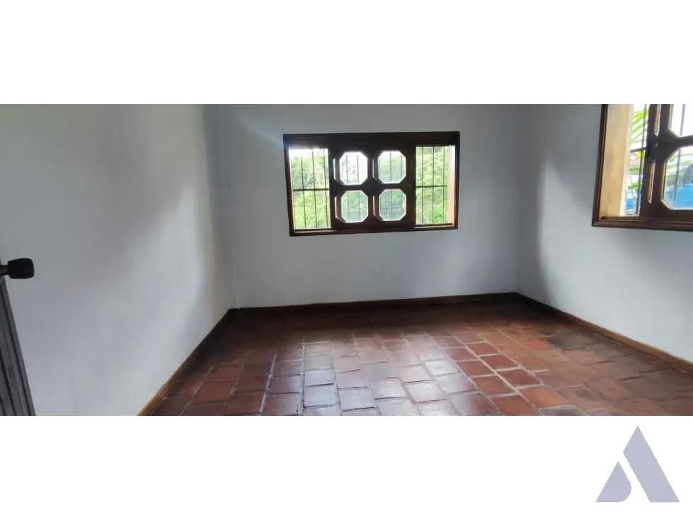 Alquilo locales desde 11 hasta 17m2 Mini Centro Comercial El Hatillo - 4