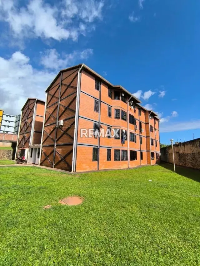 EN VENTA APARTAMENTO La Castellana, Conjunto La Bendición de Dios, Frente del C.C. Palo Verde. - 2