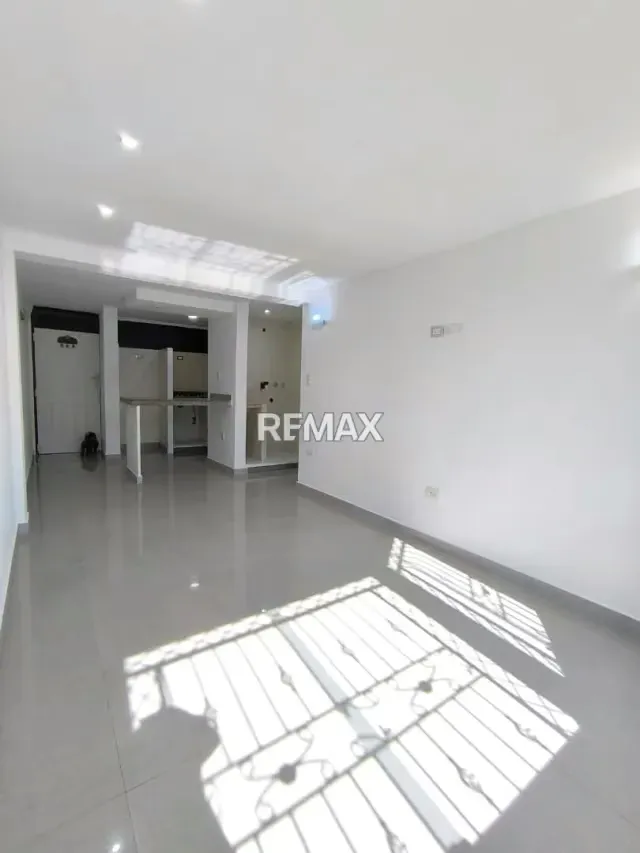 EN VENTA APARTAMENTO La Castellana, Conjunto La Bendición de Dios, Frente del C.C. Palo Verde. - 3