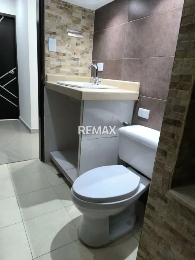 EN VENTA APARTAMENTO La Castellana, Conjunto La Bendición de Dios, Frente del C.C. Palo Verde. - 5