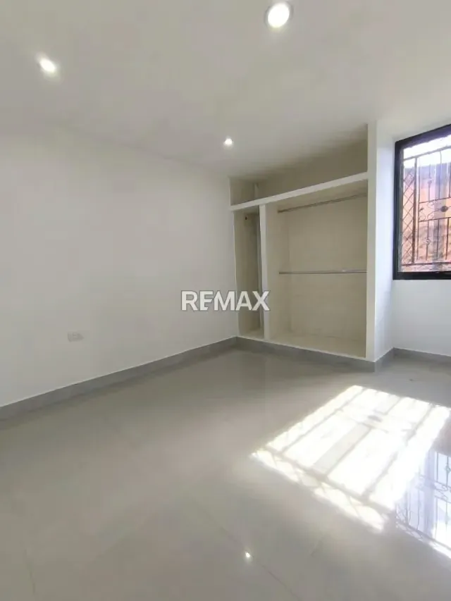 EN VENTA APARTAMENTO La Castellana, Conjunto La Bendición de Dios, Frente del C.C. Palo Verde. - 6