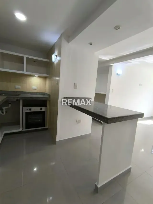 EN VENTA APARTAMENTO La Castellana, Conjunto La Bendición de Dios, Frente del C.C. Palo Verde. - 7