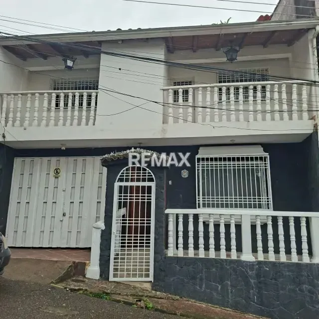 En Venta Casa ubicada en el Centro de San Cristobal, carrera 12.