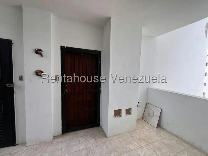 Apartamento (1 Nivel) en Venta en Conjunto Residencial Santa Barbara Suites, Aragua - 3