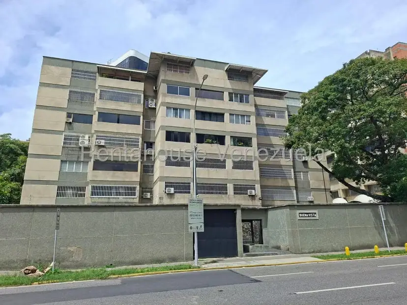 Apartamento (1 Nivel) en Alquiler en Chuao, Distrito Metropolitano