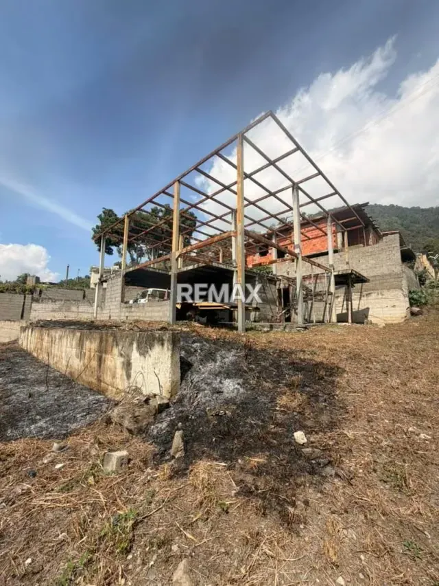 EN VENTA PARCELA CON ESTRUCTURA DE CONSTRUCCION LISTA PARA SU CULMINACION - 2