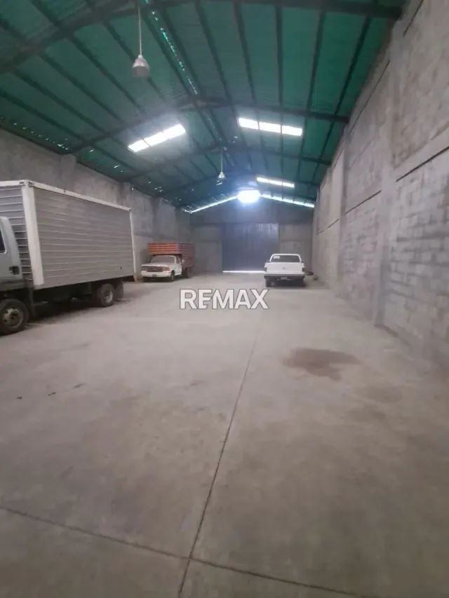 VENDO GALPÓN 500mts2 AV CIRCUNVALACIÓN - 5