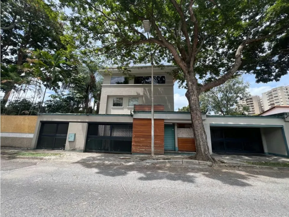 Se vende edificio 1273m2 La Floresta 8364