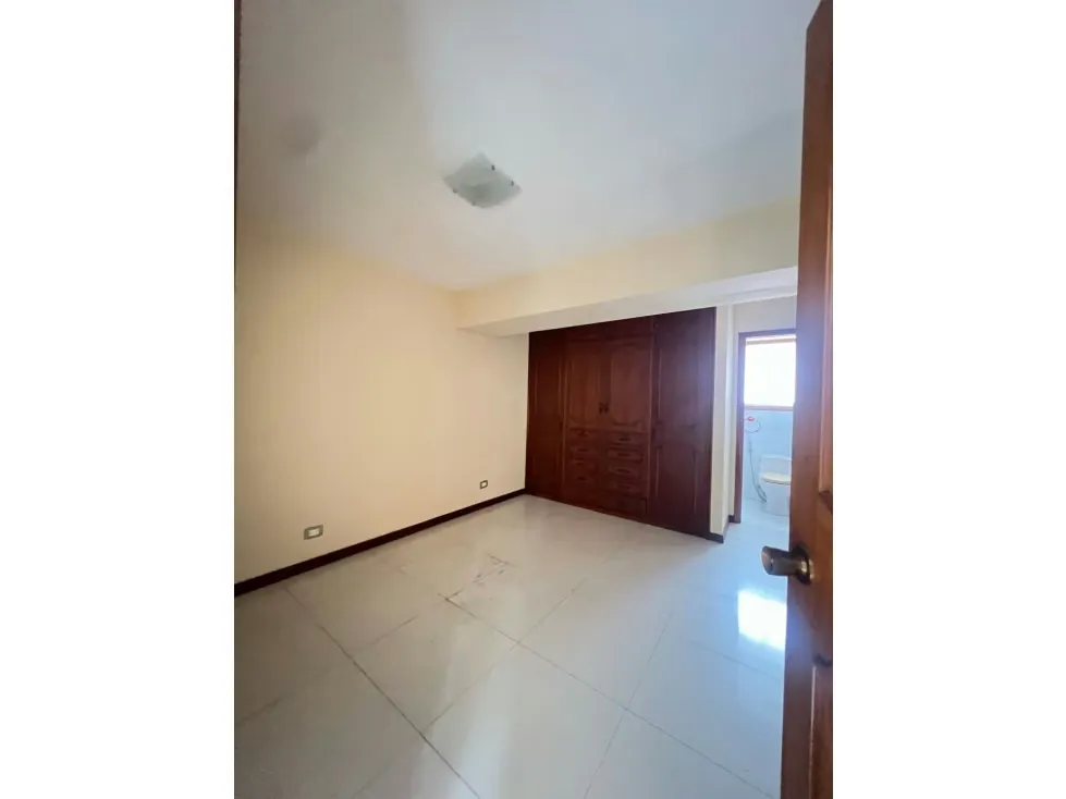 Se vende edificio 1273m2 La Floresta 8364 - 4
