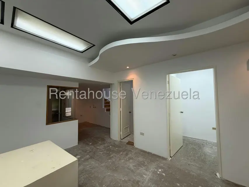 Oficina en Venta en Prados del Este, Distrito Metropolitano - 2