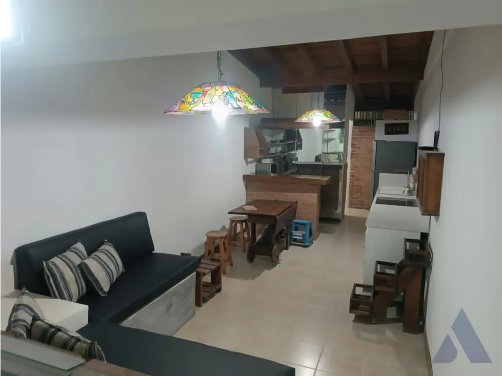 Alquilo anexo 450m2 Alto Prado 6451