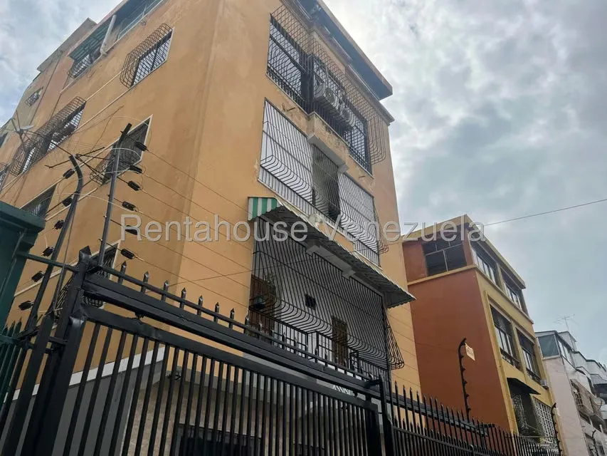 Apartamento (1 Nivel) en Alquiler en Las Acacias, Distrito Metropolitano - 24