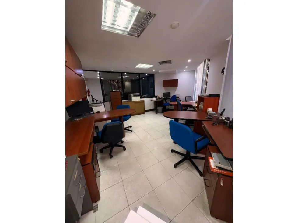SE VENDE OFICINA EN LA AVENIDA FRANCISCO SOLANO