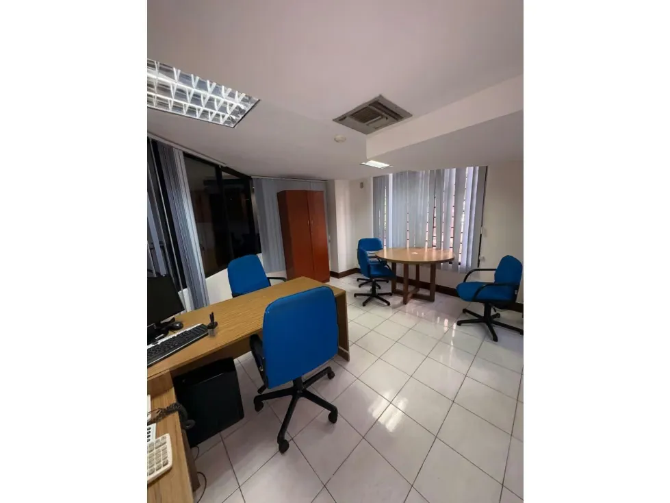 SE VENDE OFICINA EN LA AVENIDA FRANCISCO SOLANO - 2