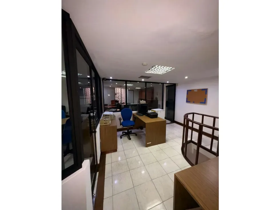 SE VENDE OFICINA EN LA AVENIDA FRANCISCO SOLANO - 5